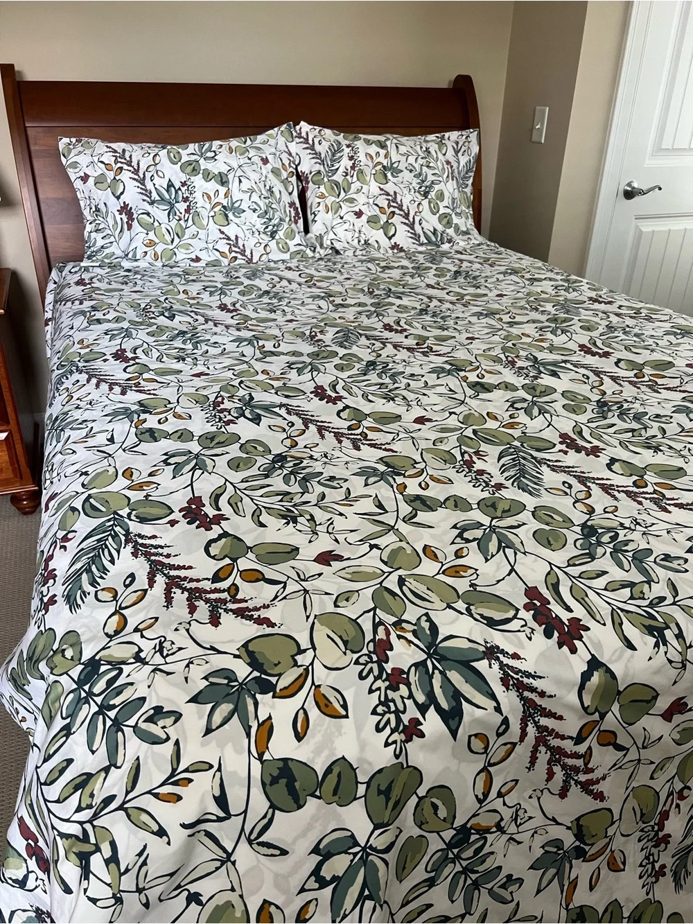 Garnet Hill Nora Queen size Duvet cover plus 2 standard pillowcases.